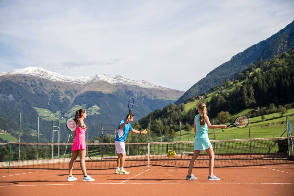 BRAND NEW: padel court at the Sonnenalm tennis hotel - Andreus Resorts